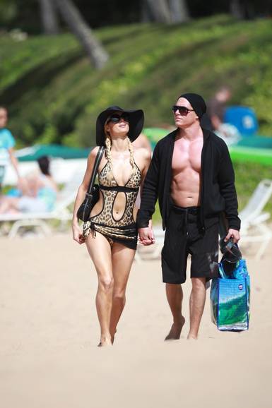 Paris Hilton, Tiger-Badeanzug
