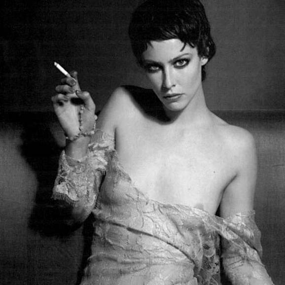 braunhaarige Schönheit, Anna Mouglalis