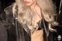 Lady GaGa musste sich anscheinend auch die Jacke ausleihen, da sie ihr etwas zu groß ist.