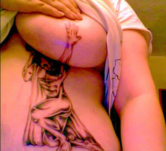 Brustwarzentattoo.